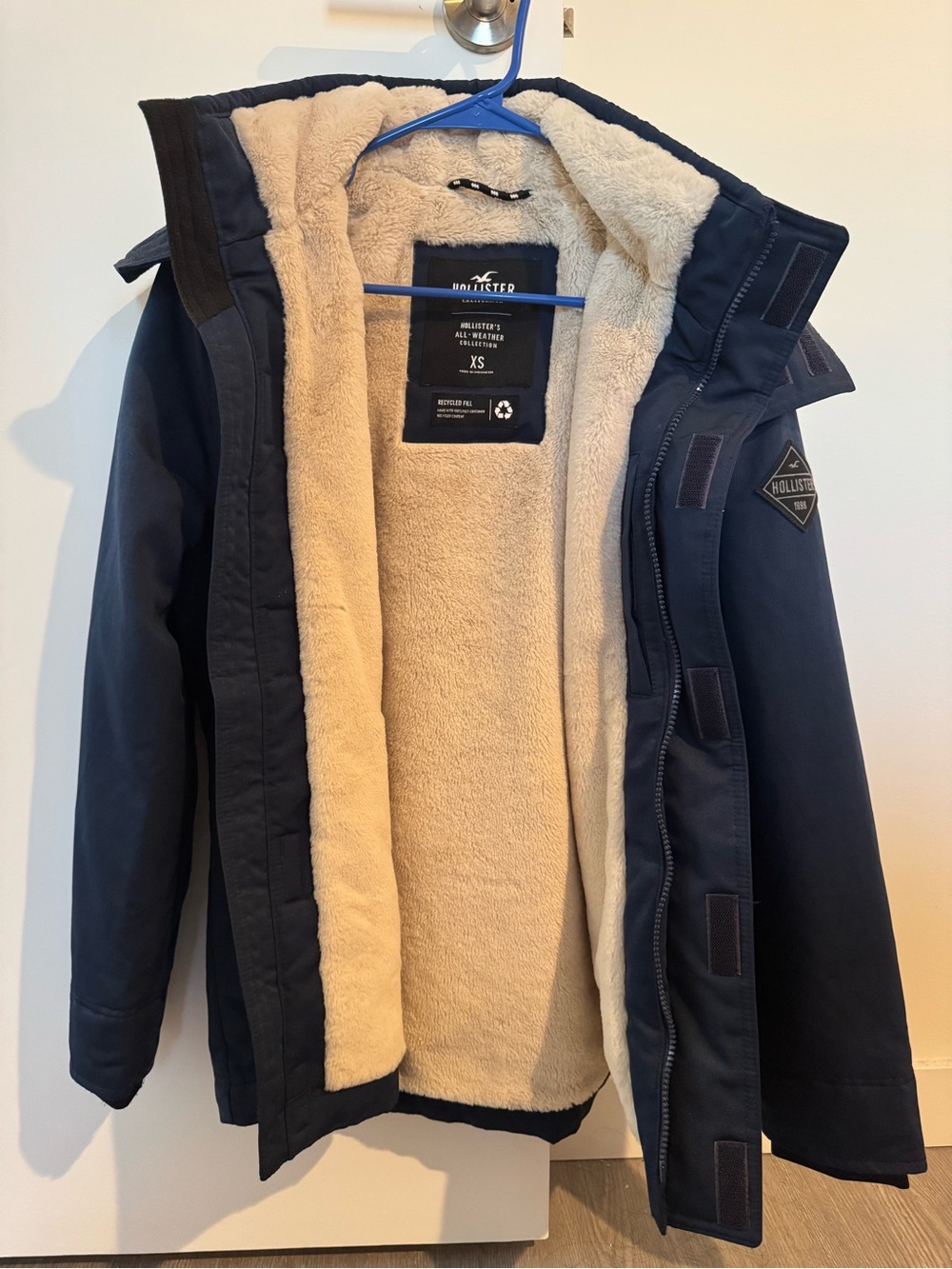 Hollister Navy Men's Sherpa-Lined Puffer Jacket with Cream Lining